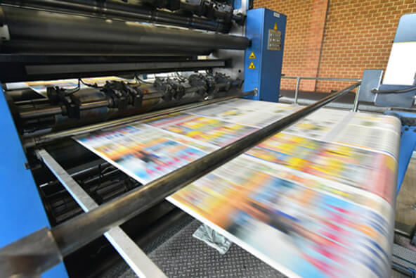 newspaper printing with a roller offset printing machine in a printing house // drucken einer Tageszeitung in einer Großdruckerei mit Rollen-Offset Maschine